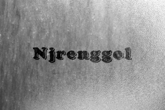 Njrenggol: A Commanding Serif Script for Sophisticated Brand Identity